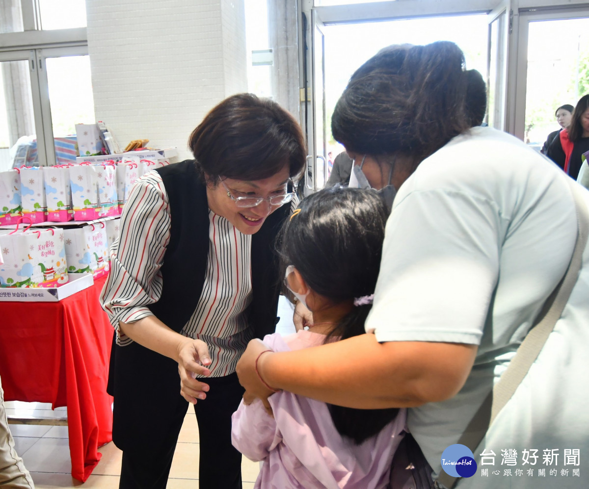 彰化縣中秋節關懷慰問活動，向弱勢家庭傳遞溫暖。圖／記者鄭富珍攝
