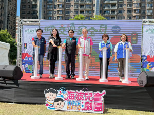 副市長王明鉅率交通局於中壢區文化公園辦理交通安全月宣導活動。