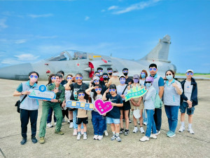 空軍499聯隊展示各式現役國防武器裝備(圖為幻象兩千戰鬥機)。