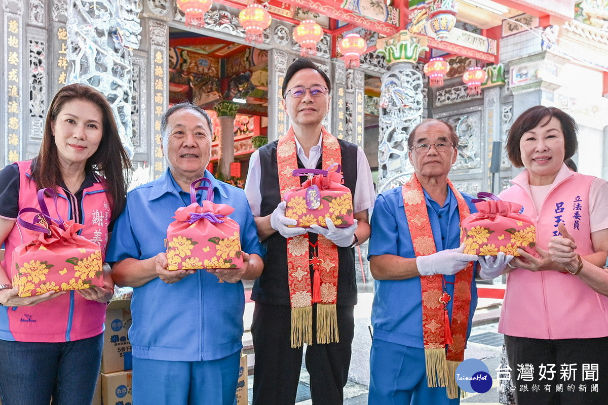 桃園市長張善政出席「中壢慈惠堂團拜祝壽大典」。<br />
