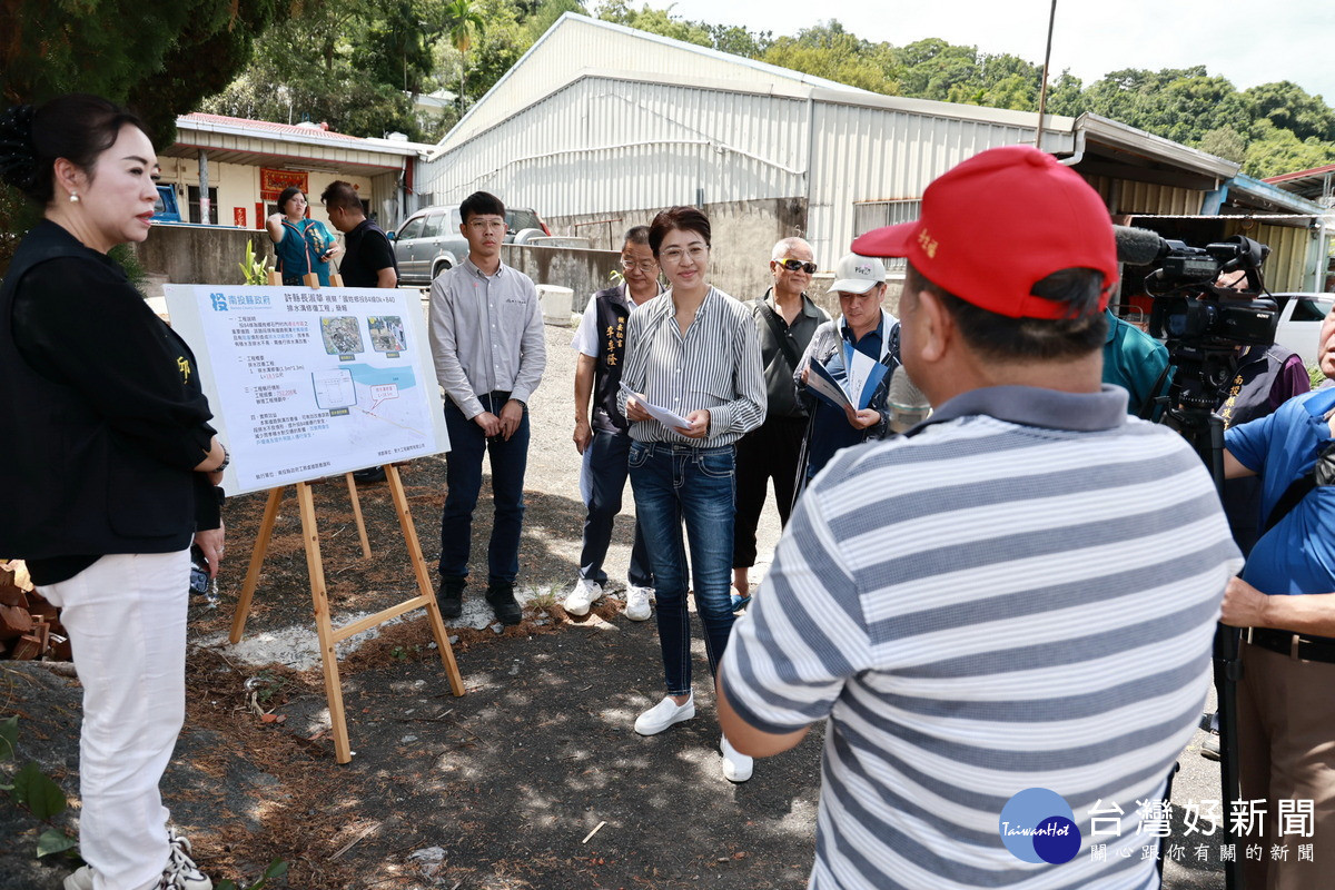 縣長許淑華了解當地民眾意見。（縣府提供）