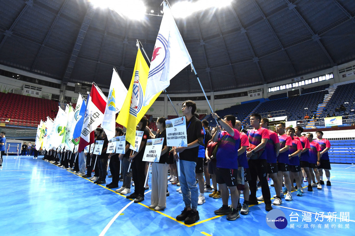 由彰化縣政府主辦的全國第36屆環保盃桌球錦標賽今日熱鬧登場，吸引28隊，超過400位選手參加競技。圖／記者鄧富珍攝