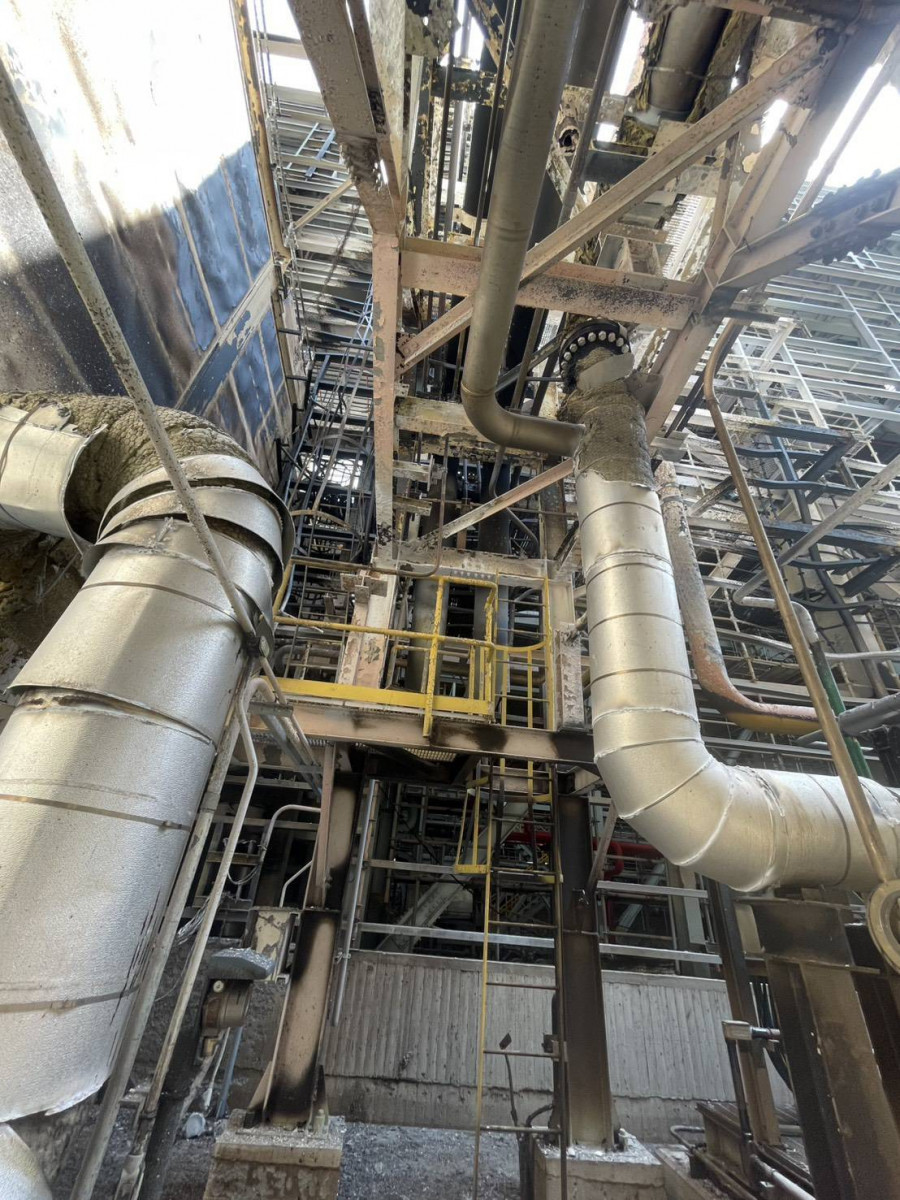 台電人員與相關工程團隊今(10)日赴興達電廠新2號機進行現場勘查，確認天然氣洩漏地點。（圖／台電提供）