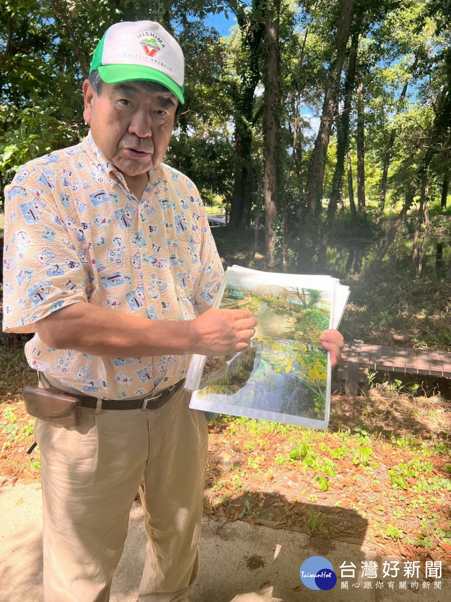 靜岡縣渡邊豐博理事講解境川湧泉自然公園環境改造歷程。（暨南大學提供）<br />
