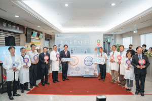 老人免費健康檢查啟動發布會啟動儀式。