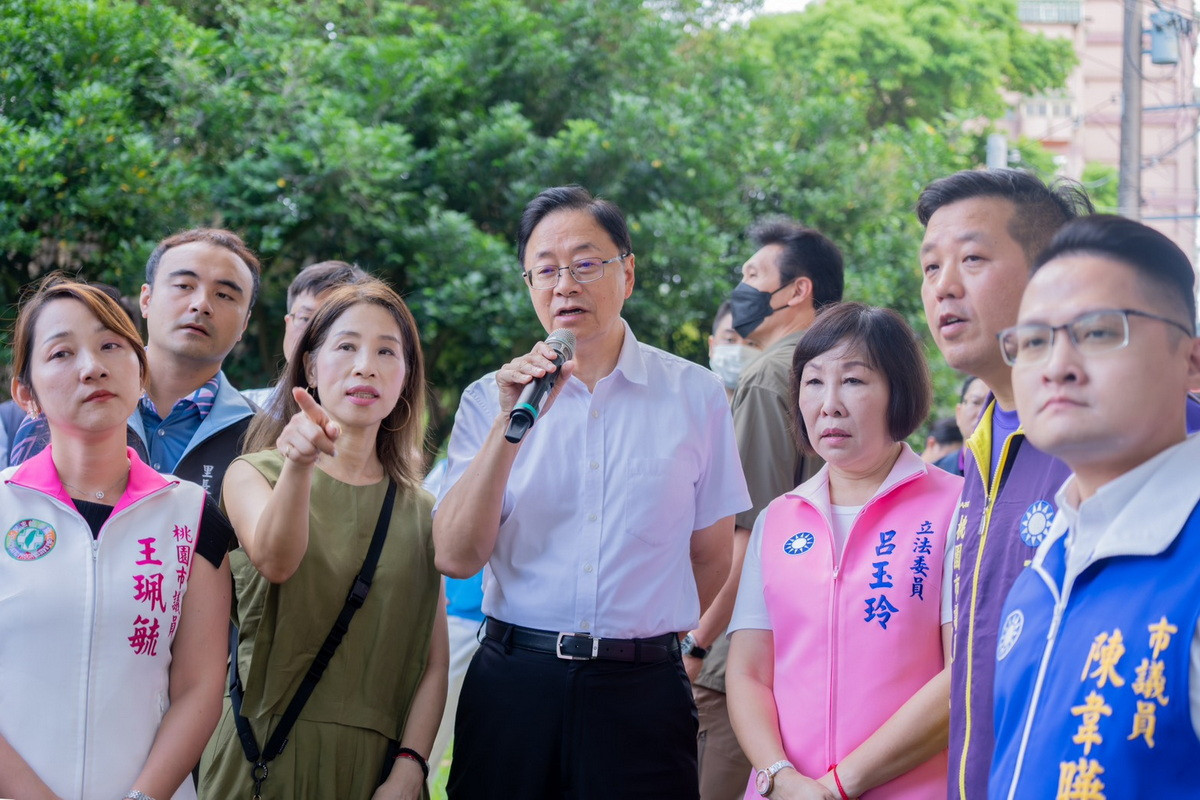 桃園市長張善政於現勘中致詞。