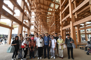 彰化縣長王惠美與日本IFA國際美術協會金原芳山會長以及臺灣策展人粘信敏等臺日藝術家參訪日本2025大阪萬博，為設計展汲取國際能量。圖／彰化縣政府提供