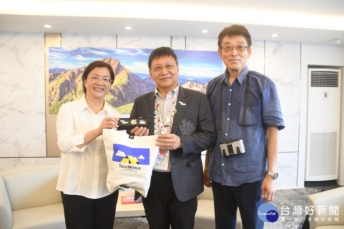 彰化縣長王惠美與臺日藝術家參訪日本2025大阪萬博，為設計展汲取國際能量。圖／彰化縣政府提供