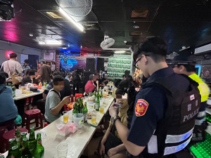 壢警強勢掃蕩外籍人士非法活動，淨化轄區治安。