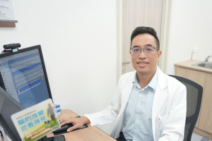 楊鈞百部長強調，偏頭痛並非單純頭痛，若經常出現反覆頭痛合併眩暈，應盡早尋求醫師評估。