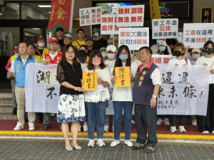 竹縣府勞工處代理處長蔡淑貞(前排左一)代表接受陳情。