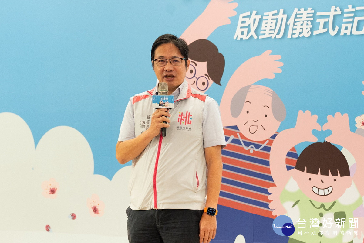 桃園市政府秘書長溫代欣於「114年樂活重陽季」啟動記者會中致詞。<br />
