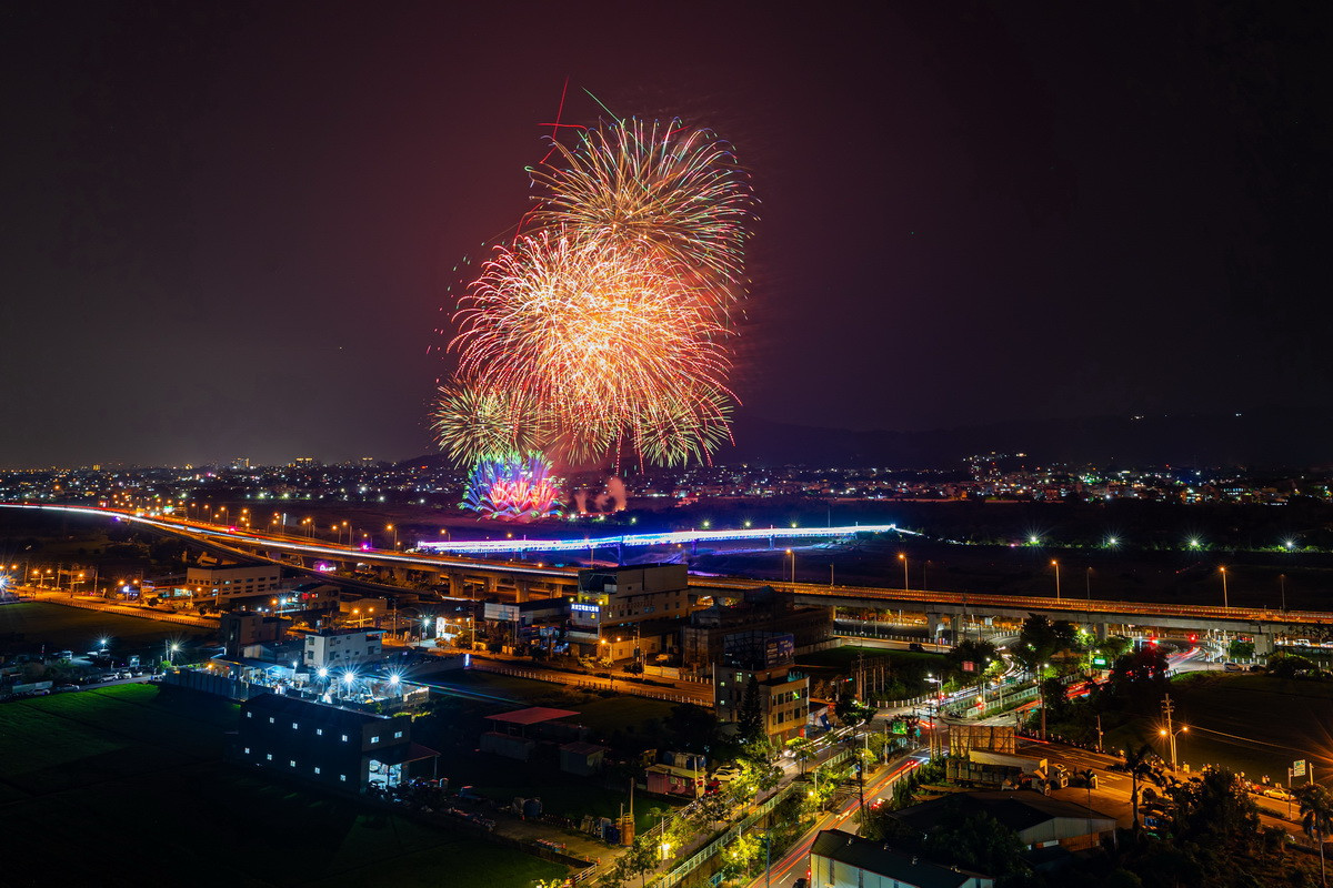 大家都期待10月10日之夜更具規模的焰火。（縣府提供）