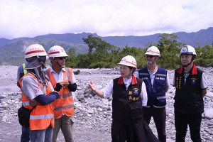 徐榛蔚會勘南區橋梁重建工程　玉長大橋重建進度優於預期
