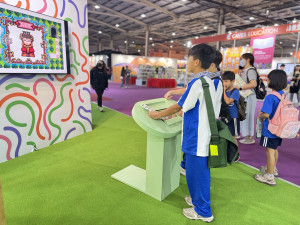 「書頁裡的奇幻旅程」互動裝置，更是受到熱烈迴響
