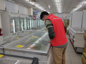 食材的存放應依溫度區分位置。（衛生局提供）