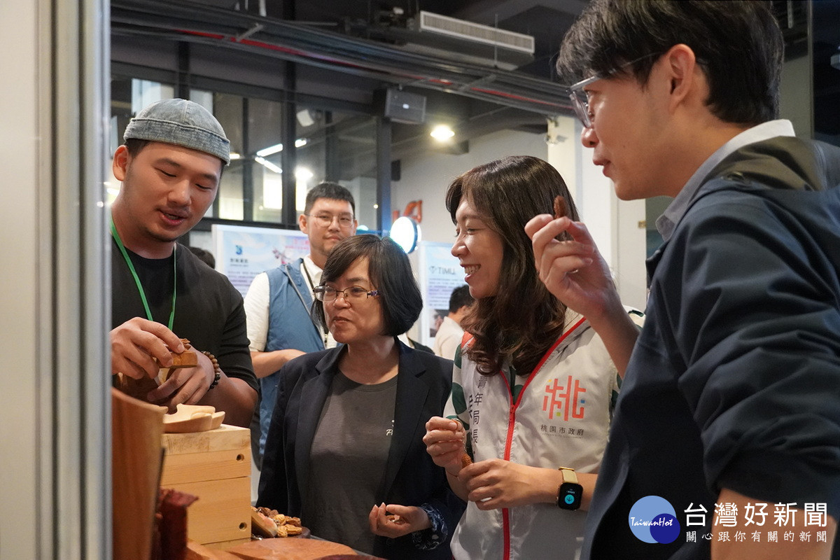 桃園青年局率新創團隊「飛向南方」，與高雄青年局共創跨區青年創業新能量。<br />
