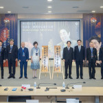 總統賴清德（中右者）21日出席「國立政治大學安倍晉三研究中心」成立，已故日本前首相安倍晉三的遺孀安倍昭惠女士（中左者），亦來台出席活動。（圖／總統府Flickr）