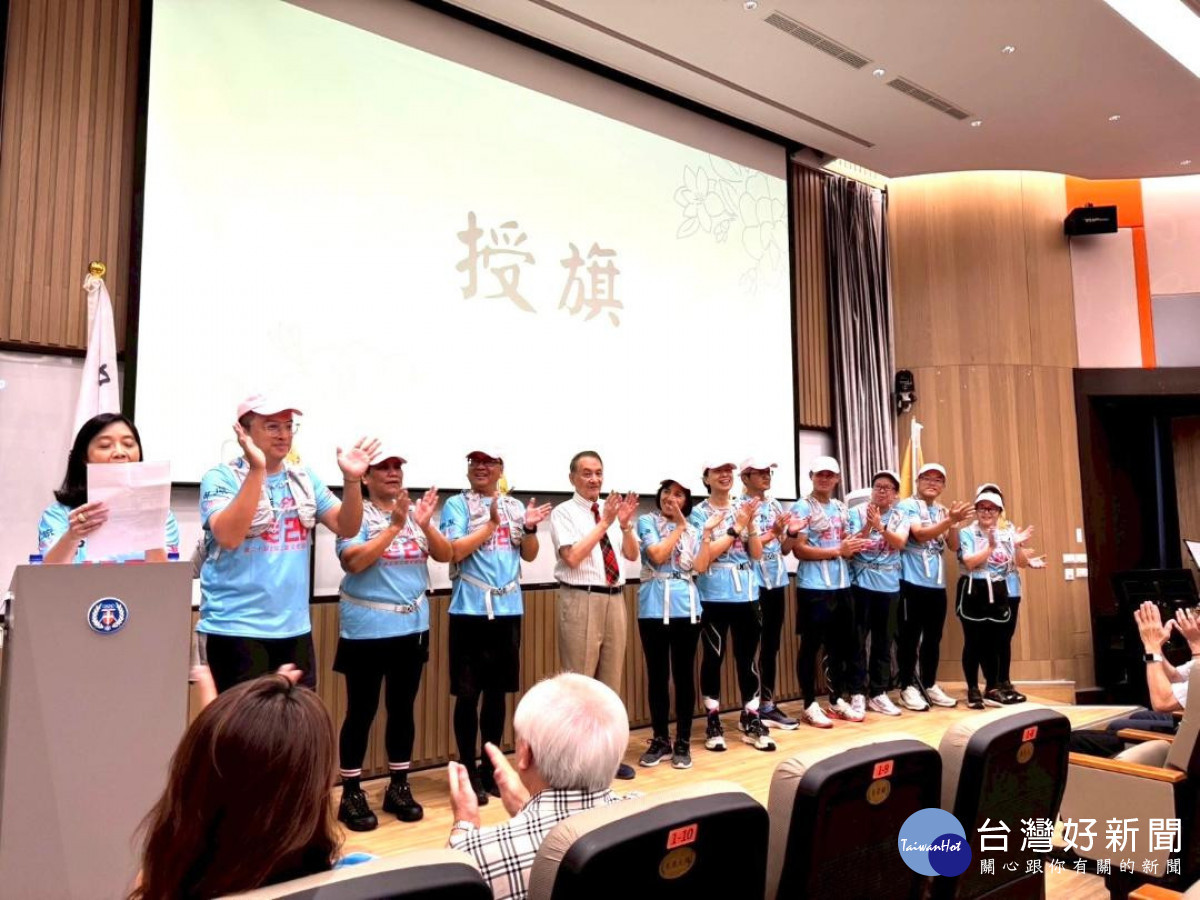 師生世代同框，體現中原大學重視「知識與人格、專業與生命智慧」的全人教育精神。<br />
<br />
