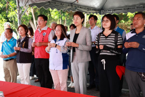 許淑華縣長率縣府團隊與相關單位一同上千祈祝日月潭萬人泳渡順利圓滿。（縣府提供）