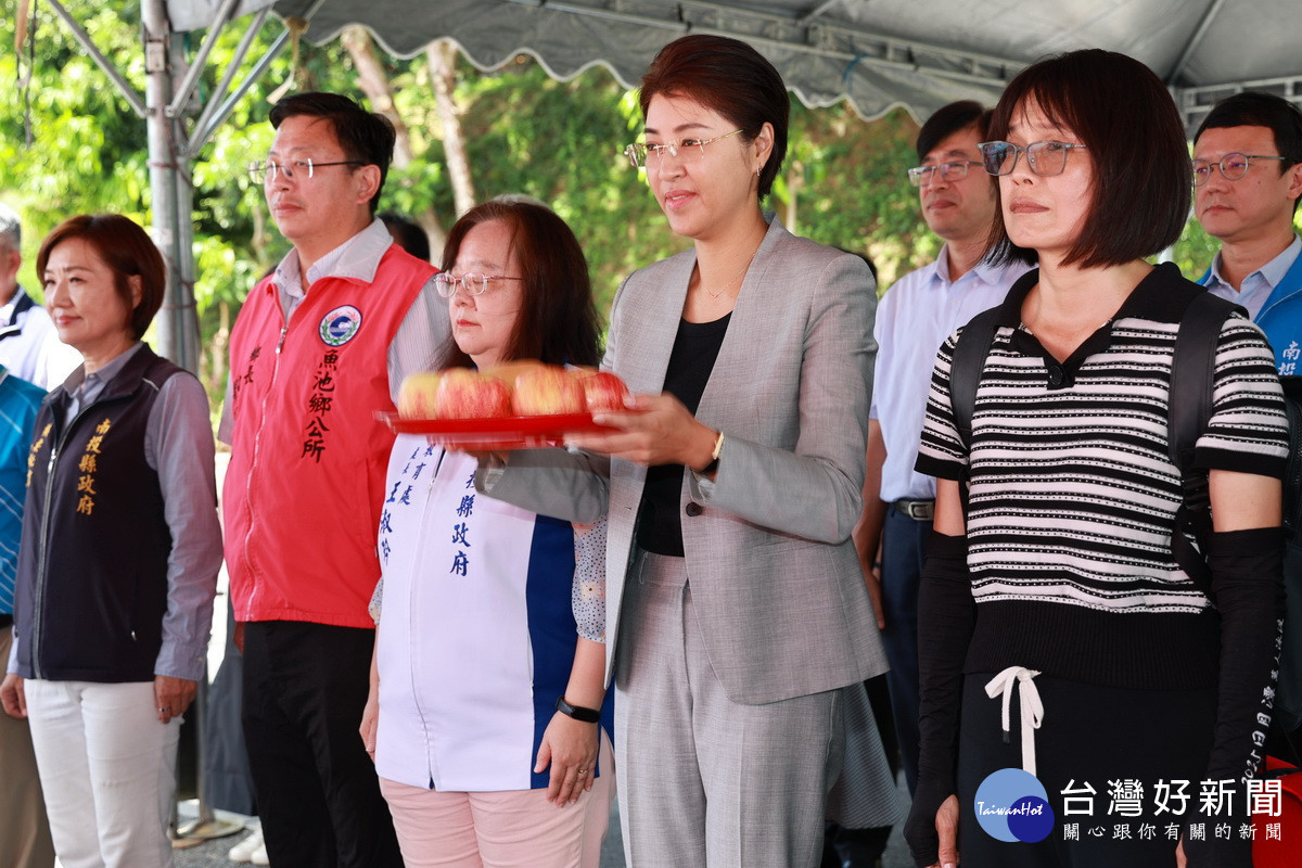 萬人泳渡依例都要舉辦祈福祭拜儀式。（縣府提供）