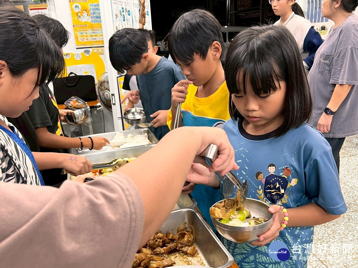 中華愛悅公益慈善發展協會】莿桐書屋除了傳承阿美族文化，也提供兒少餐點，補足營養缺口。(圖/頂新和德基金會提供)
