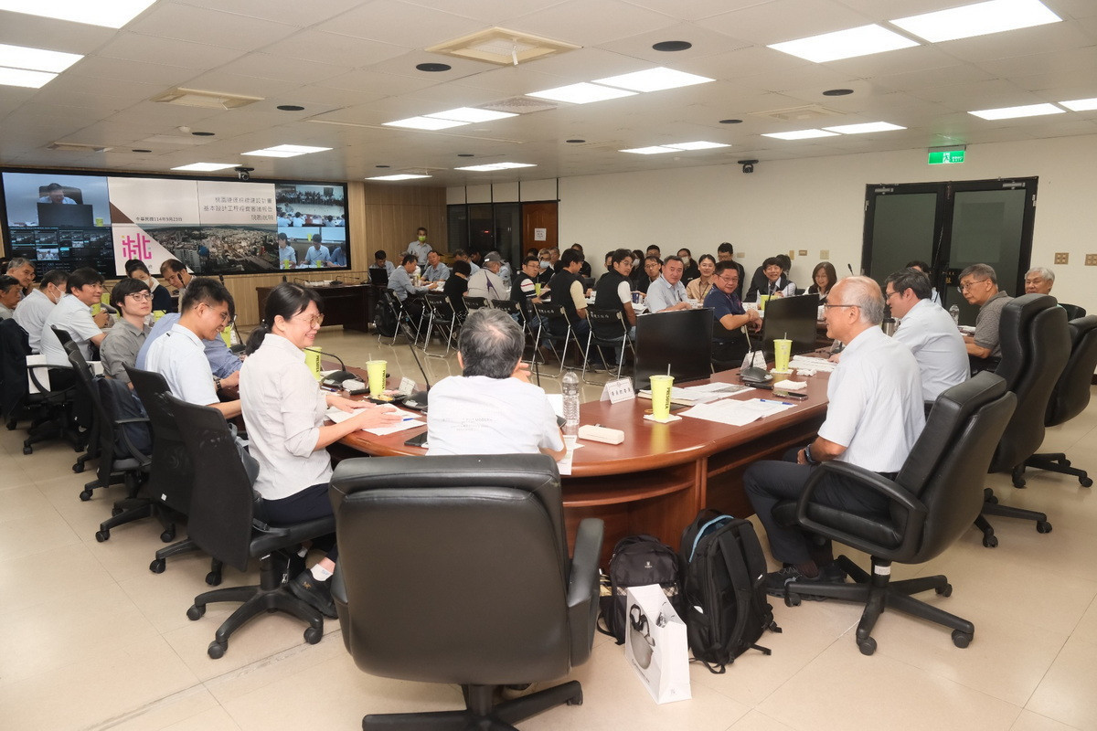 公共工程委員會進行桃園捷運棕線計畫現勘後召開審議會議。<br />
