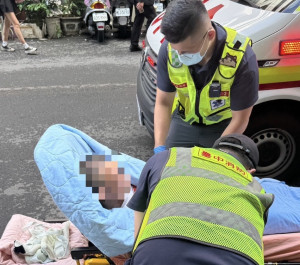 恐嚇闖市府開槍　台中警二分局全副武裝速捕嫌犯。 (市警局提供)