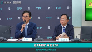 台灣民眾黨立法院黨團總召黃國昌（左）與副總召張啓楷（右）。（圖／翻攝自民眾之聲YouTube直播）