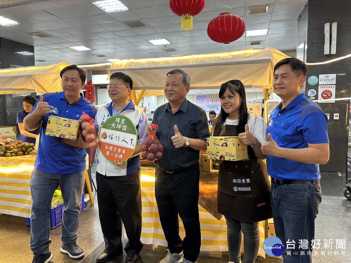 青農推出的都是優質產品大眾可放心。（記者扶小萍攝）