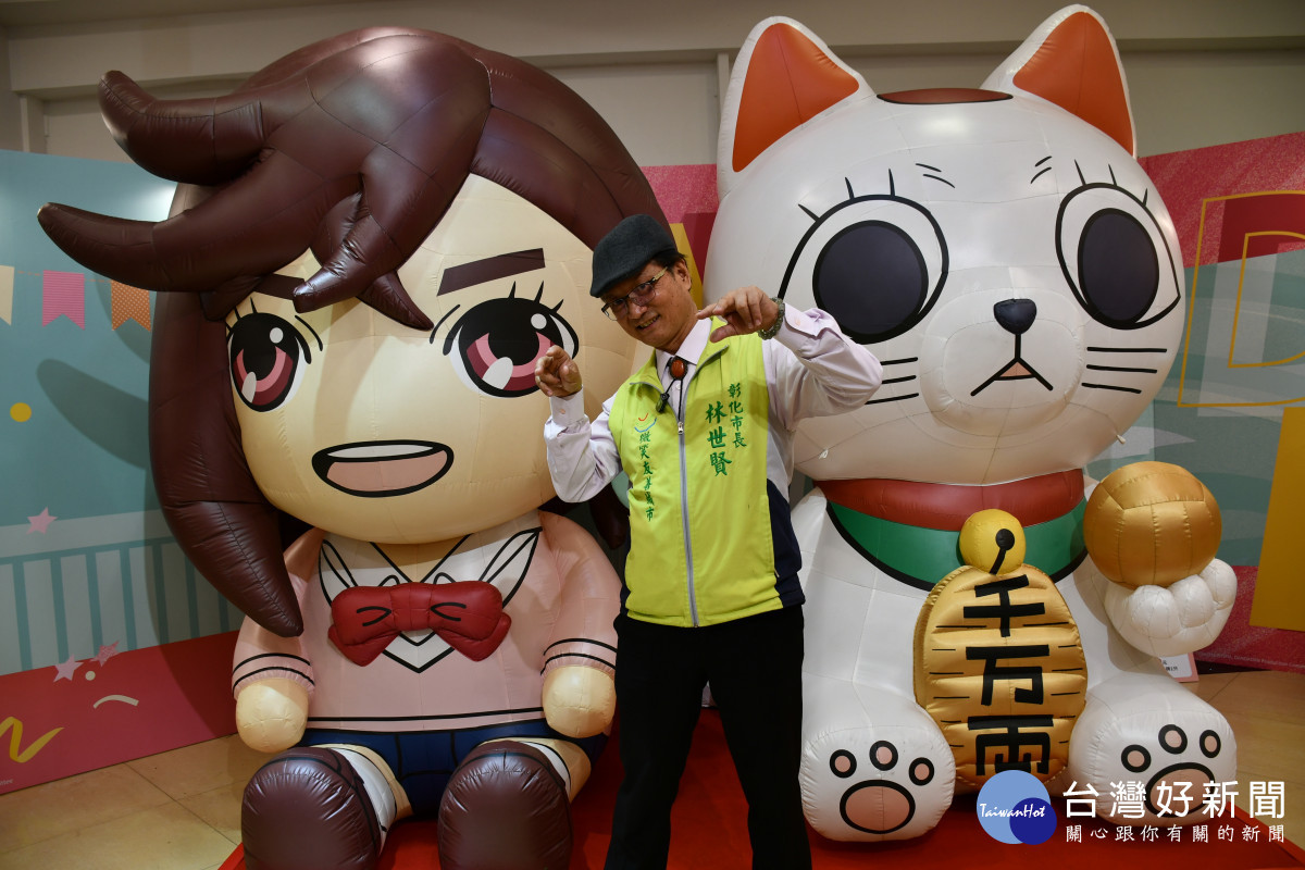 林世賢市長在中友百貨台中店新設的快閃店和動畫《膽大黨》角色合影。圖／記者鄧富珍翻攝