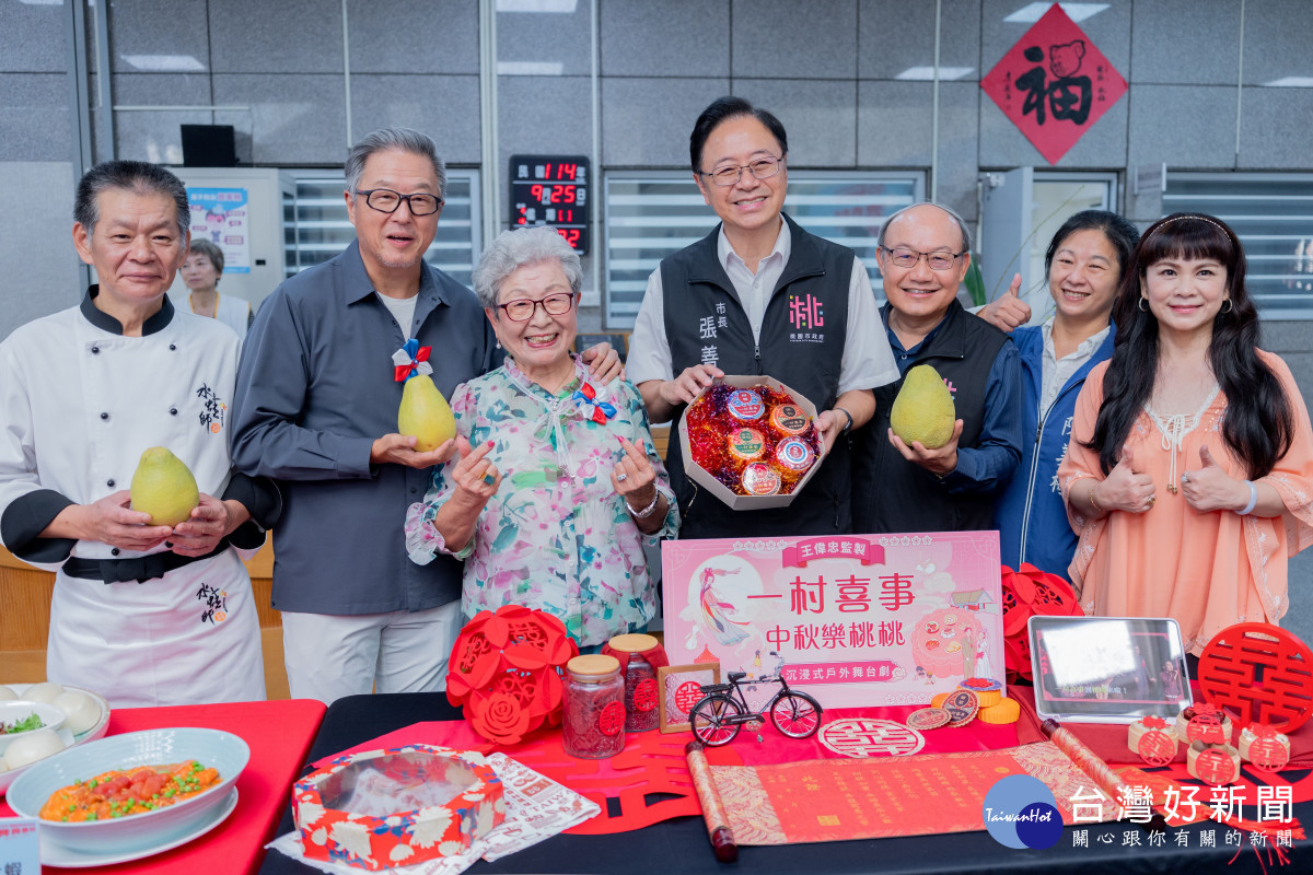 張市長與貴賓們合影。