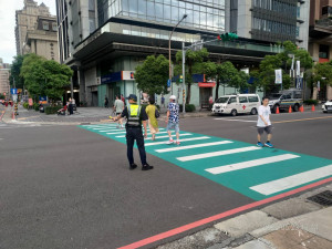 教師節連假出遊車潮湧現，桃警啟動交通疏導機制確保市民平安順暢。