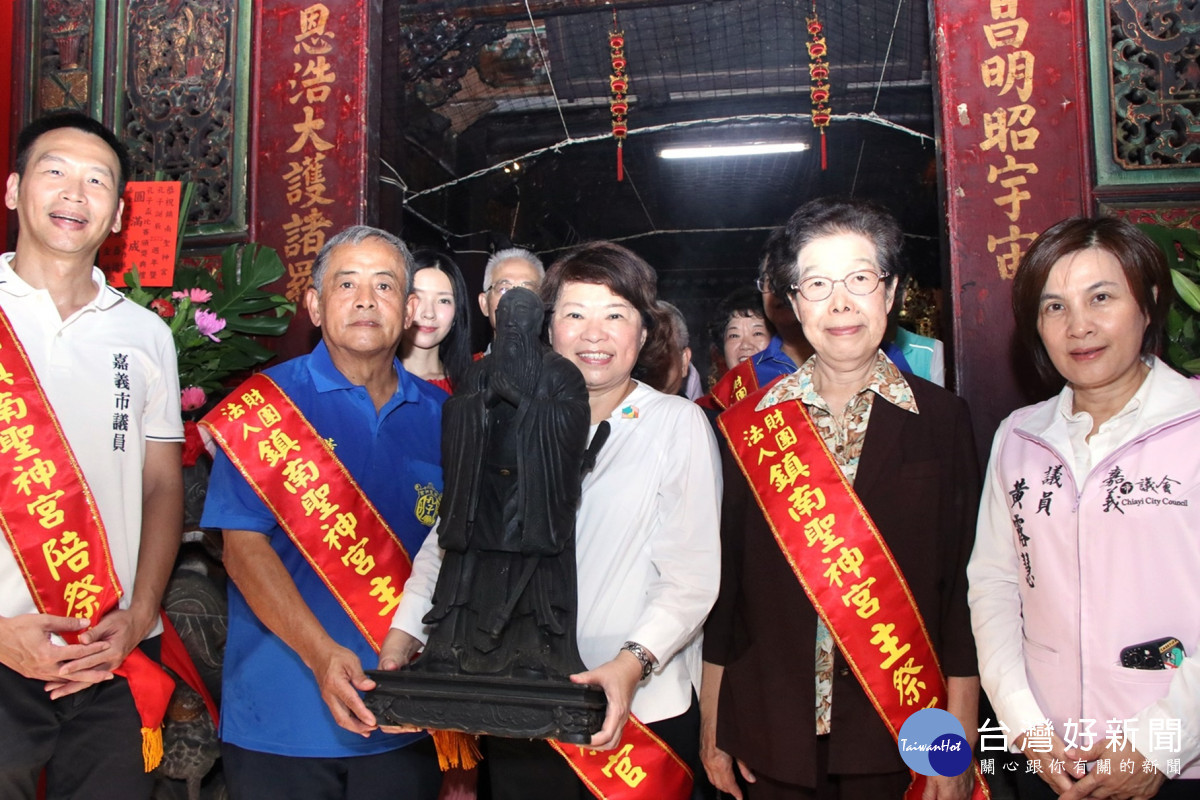 嘉義市政府今（25）日與鎮南聖神宮舉辦迎孔繞境／市府提供