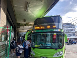 教師、中秋及國慶連假返鄉出遊，搭乘公共運輸安全又實惠。