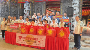 豐原慈濟宮慈善顧問團結合慈濟佛教事業基金會、豐原區公所及臺中市豐原區里長協會舉辦「中秋送暖 愛心關懷捐贈平安物資活動」。