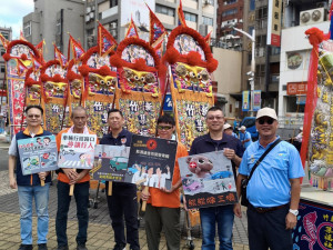 桃園市交通警察大隊、桃園分局結合做交通安全宣導，預告10月1日起進行「取締酒駕大執法」。