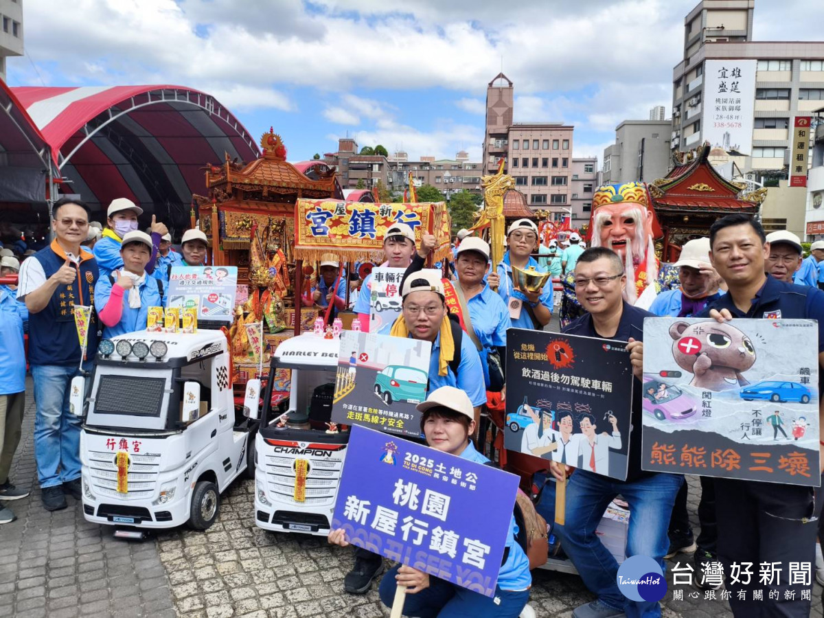 桃園市交通警察大隊、桃園分局結合做交通安全宣導，預告10月1日起進行「取締酒駕大執法」。