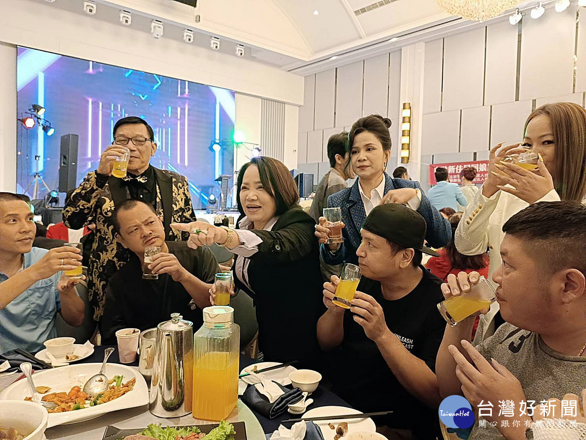 中秋新住民回娘家    美后走秀嗨翻全場