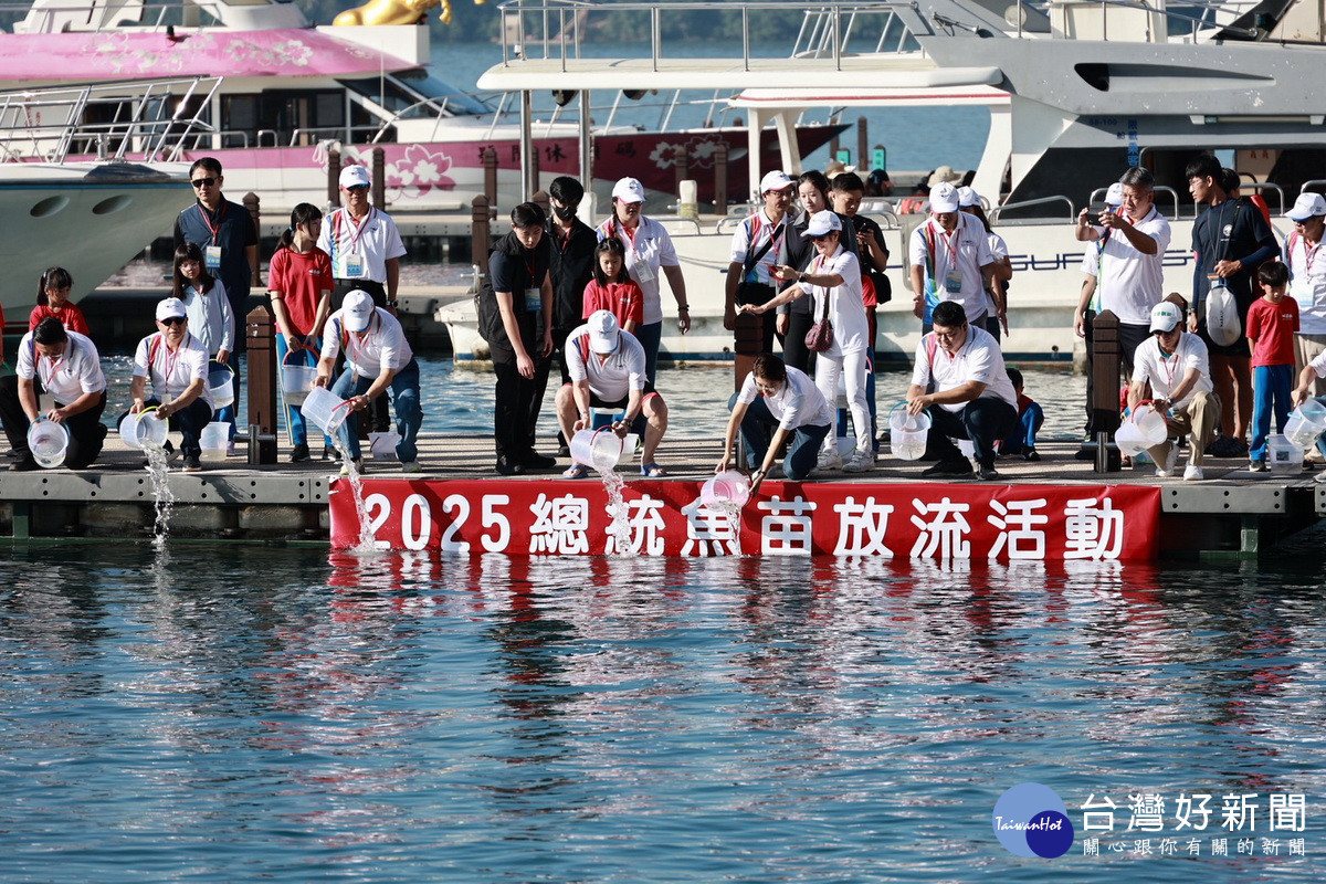 放流魚苗維護生態。（縣府提供）