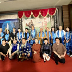 兩岸貴賓與來自內蒙古的非遺傳承人共同揭幕合影。