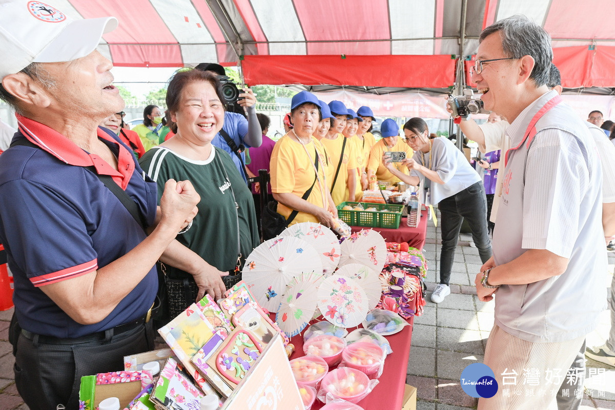 桃園市副市長王明鉅於「114年度桃園市伯公照護站成果發表會」中致詞。