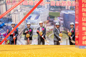 張市長與貴賓共同進行動土儀式。