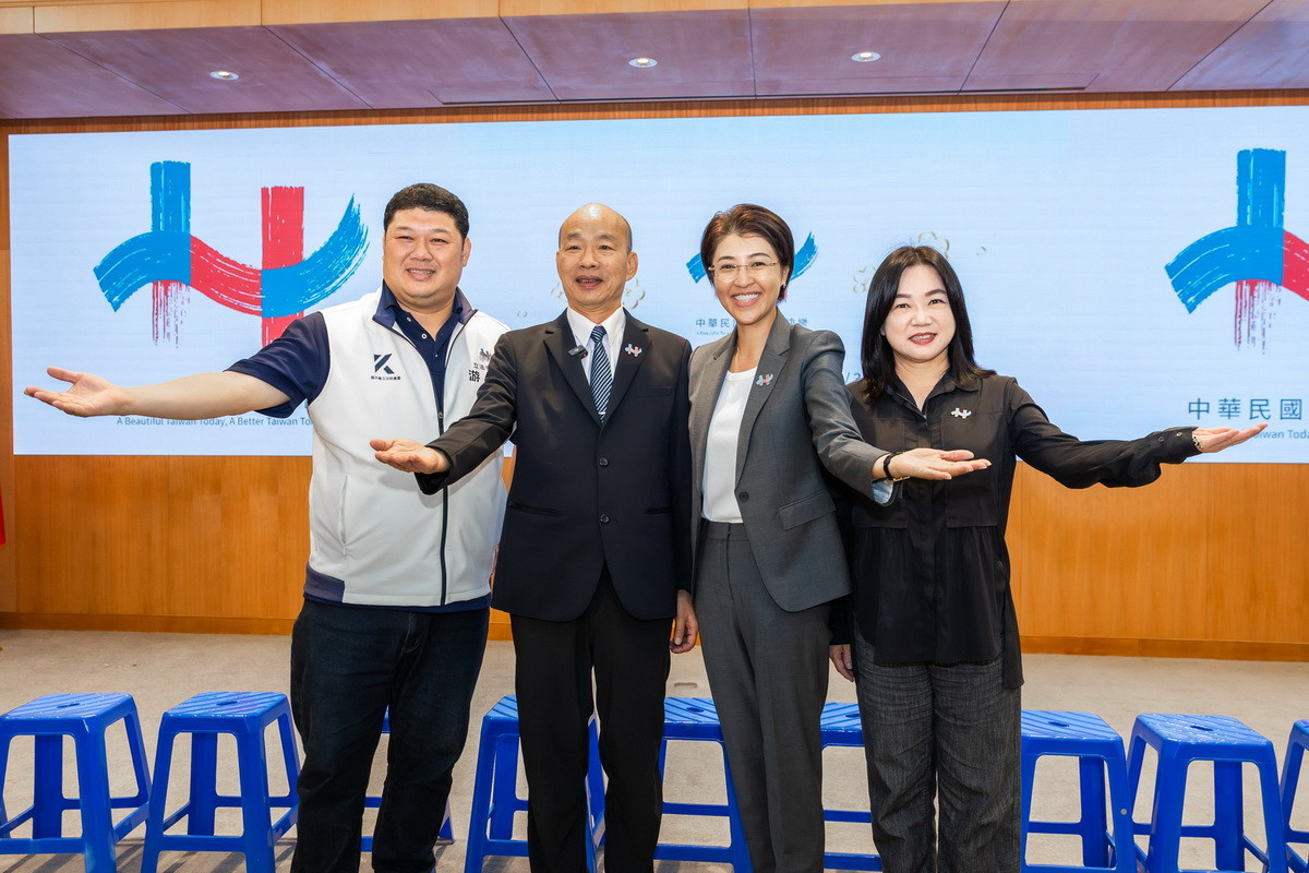 游立委（左起）韓院長許縣長與馬立委歡迎全國大眾來南投。（縣府提供）