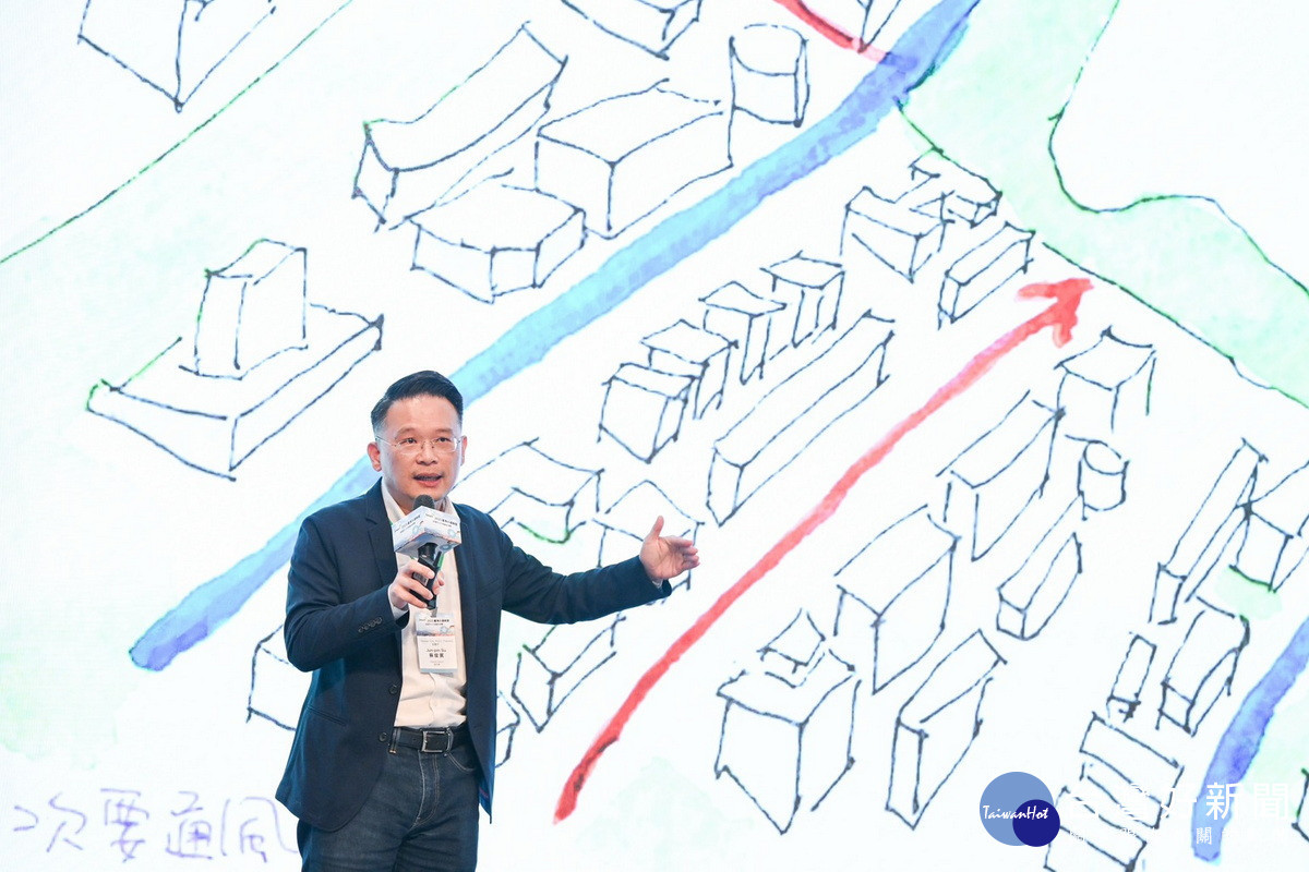 桃園市副市長蘇俊賓透過自己全手繪簡報，以圖像敘事方式，清晰呈現桃園邁向淨零城市的挑戰與智慧解方。