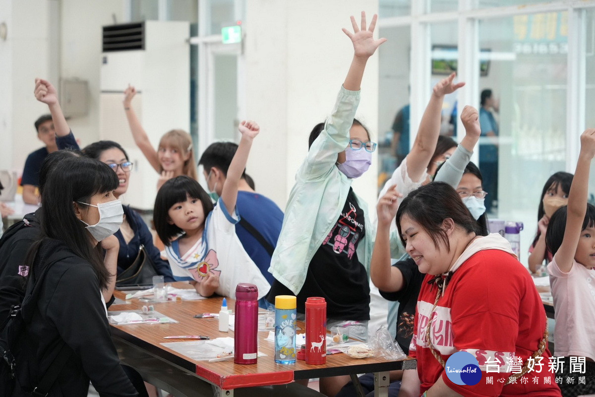 民眾踴躍參與科普體驗活動。