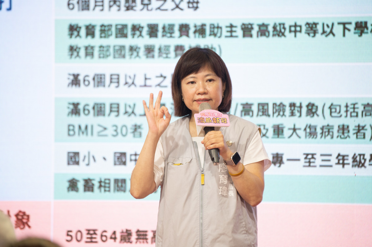 衛生局局長廖育瑋說明，自今年起公費流感疫苗由四價改採三價流感疫苗／嘉義市府提供