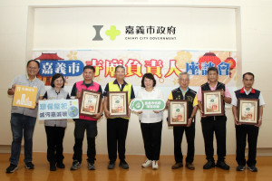 嘉義市府今天舉行寺廟負責人座談會，市長黃敏惠表揚績優寺廟／嘉義市府提供
