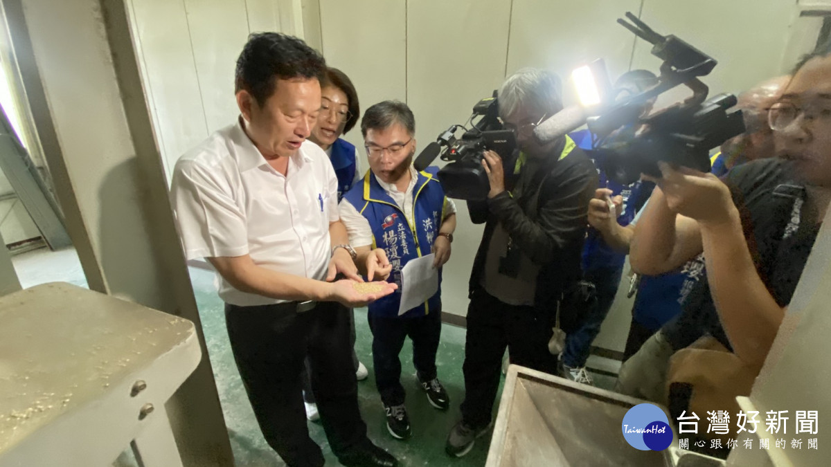 精米色彩選別機效率不佳，需要重複循環選別5至6次。