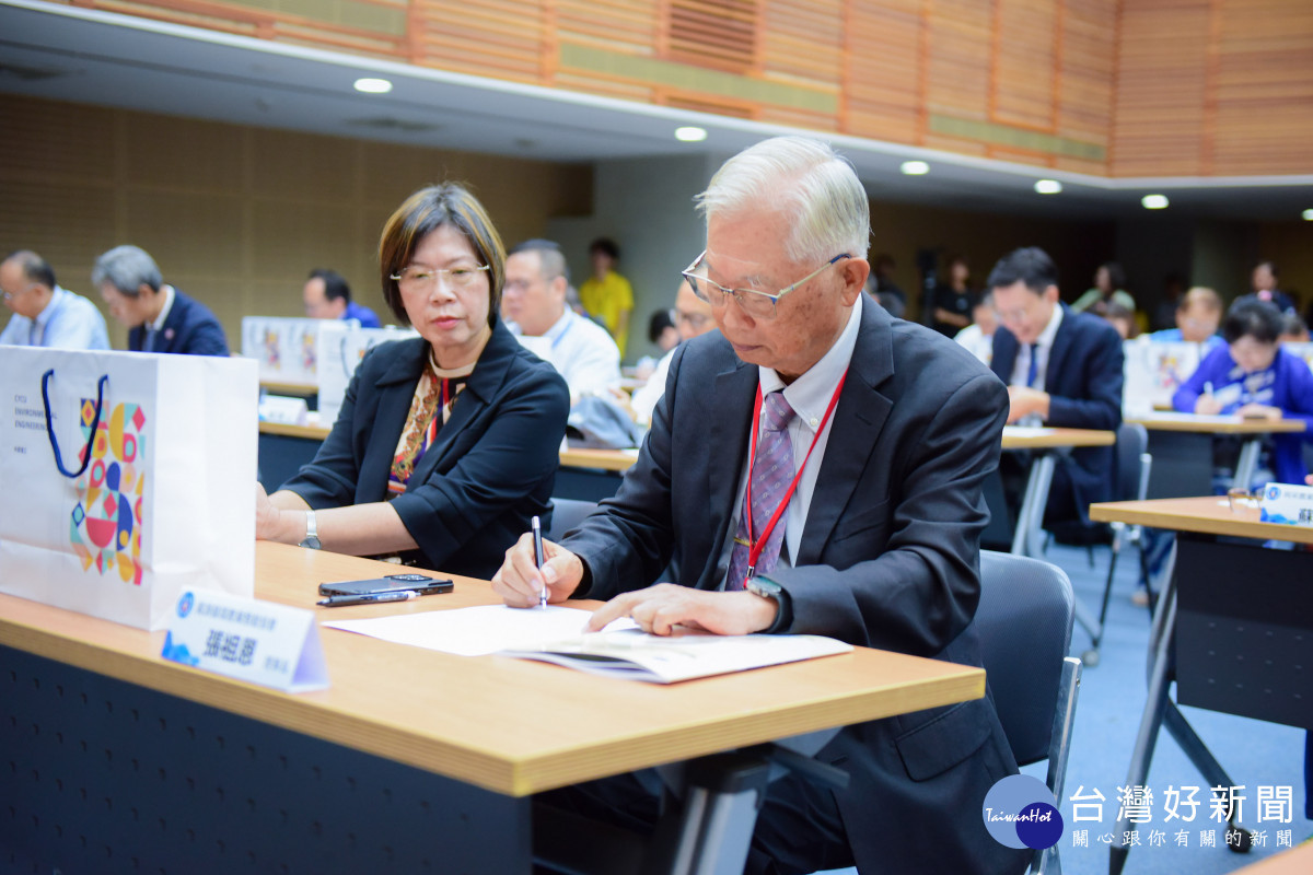 「資源循環與企業產學合作備忘錄」簽署儀式，共育綠領人才、共創永續未來。